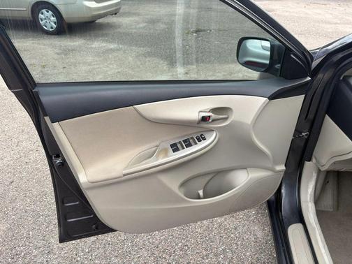 Magnetic Gray Metallic 2011 Toyota Corolla LE