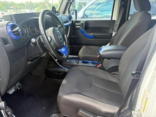 Bright White Clearcoat 2015 Jeep Wrangler Unlimited Sport