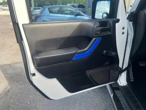 Bright White Clearcoat 2015 Jeep Wrangler Unlimited Sport