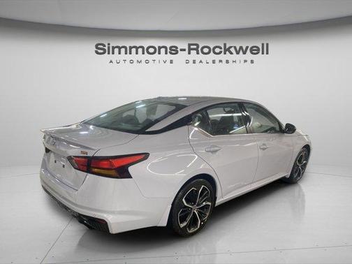 2025 Nissan Altima SR