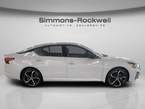 2025 Nissan Altima SR