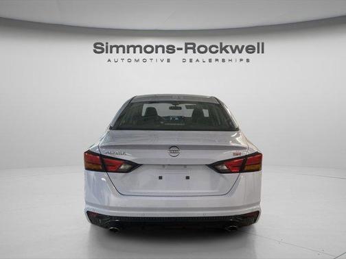 2025 Nissan Altima SR