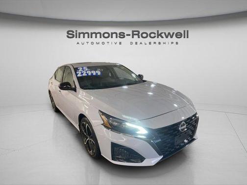 2025 Nissan Altima SR