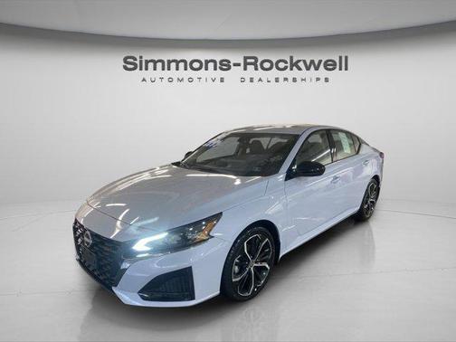 2025 Nissan Altima SR