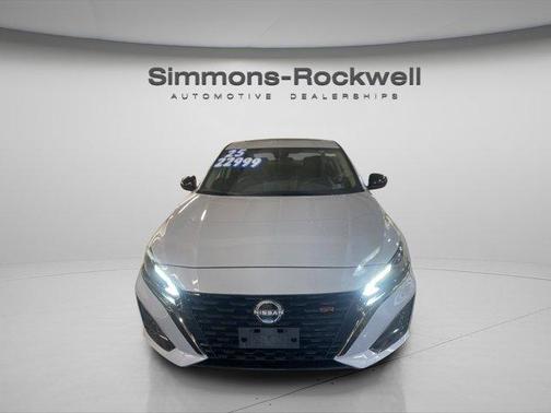 2025 Nissan Altima SR