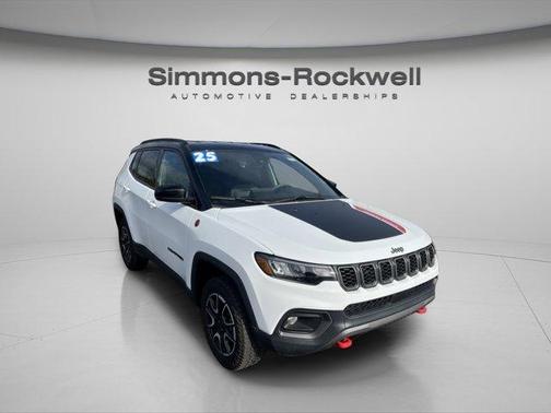 Bright White Clearcoat 2025 Jeep Compass Trailhawk