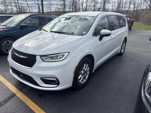 2023 Chrysler Pacifica Touring-L
