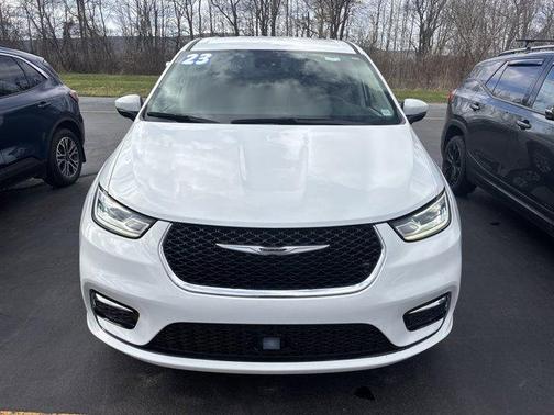 2023 Chrysler Pacifica Touring-L