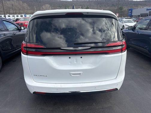2023 Chrysler Pacifica Touring-L