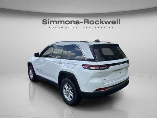 2023 Jeep Grand Cherokee Laredo