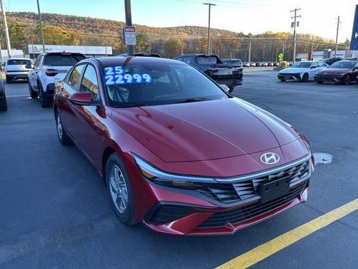 2025 Hyundai ELANTRA SE