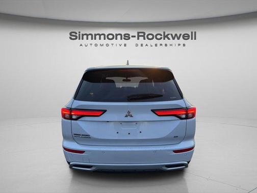 2024 Mitsubishi Outlander SE