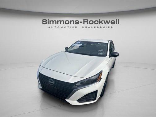 Glacier White 2025 Nissan Altima SV