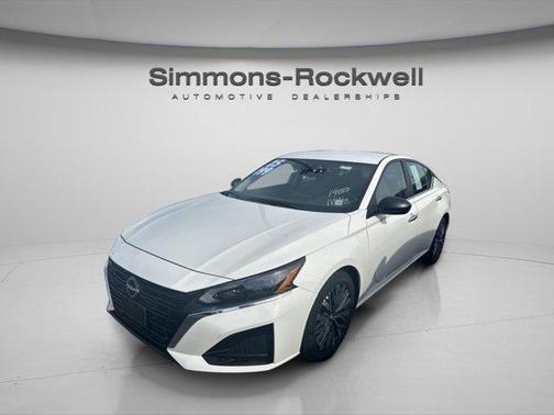 Glacier White 2025 Nissan Altima SV