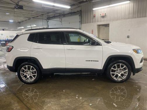 2022 Jeep Compass Latitude Lux