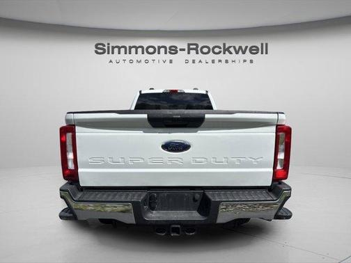 White 2023 Ford F-250 XLT