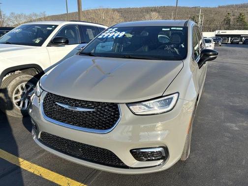 Ceramic Gray Clearcoat 2025 Chrysler Pacifica Select