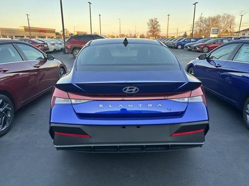 2025 Hyundai ELANTRA SE