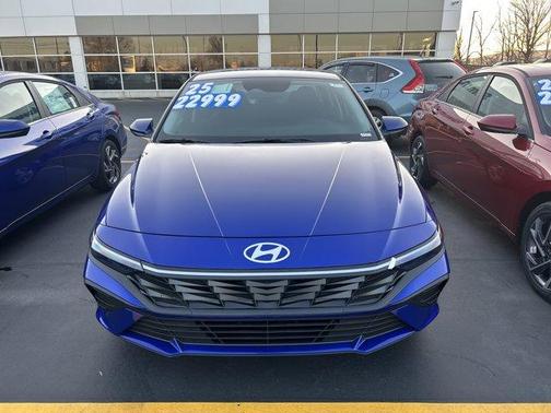 2025 Hyundai ELANTRA SE