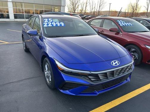 2025 Hyundai ELANTRA SE