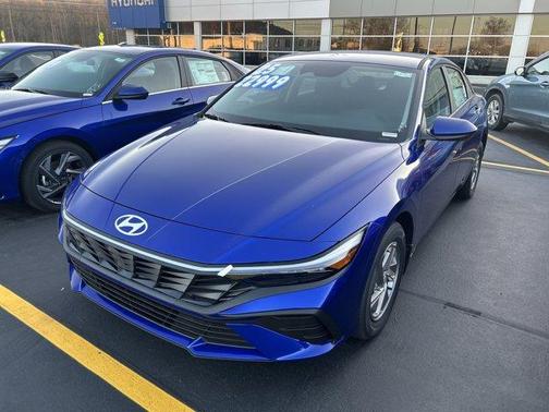 2025 Hyundai ELANTRA SE