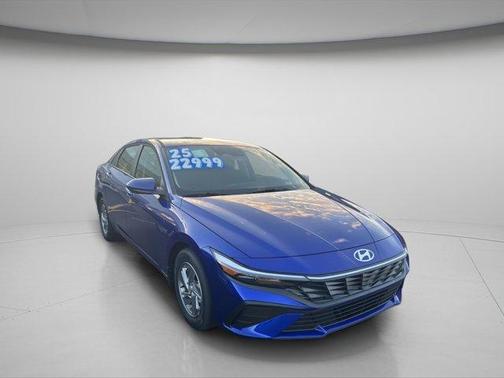 2025 Hyundai ELANTRA SE