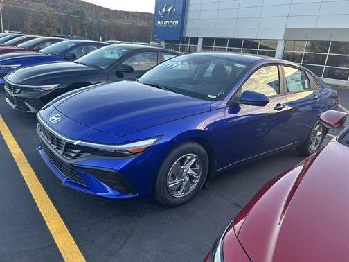 2025 Hyundai ELANTRA SE