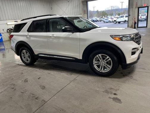 White 2023 Ford Explorer XLT
