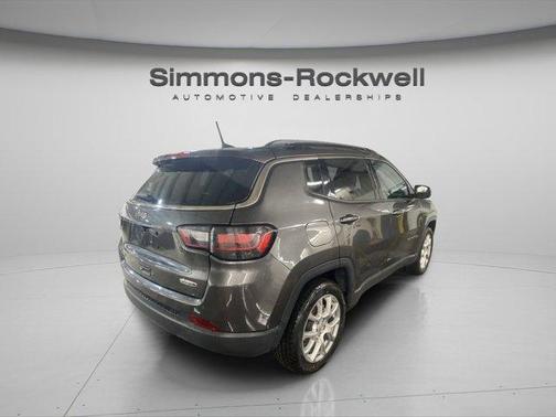 2022 Jeep Compass Latitude Lux