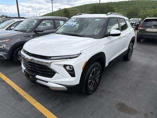 Summit White 2025 Chevrolet Trailblazer LT