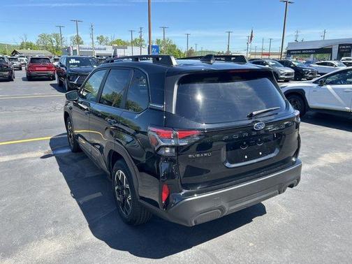 Crystal Black Silica 2025 Subaru Forester Premium