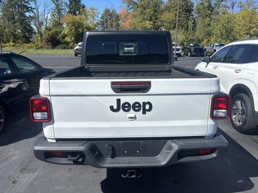 2023 Jeep Gladiator Sport