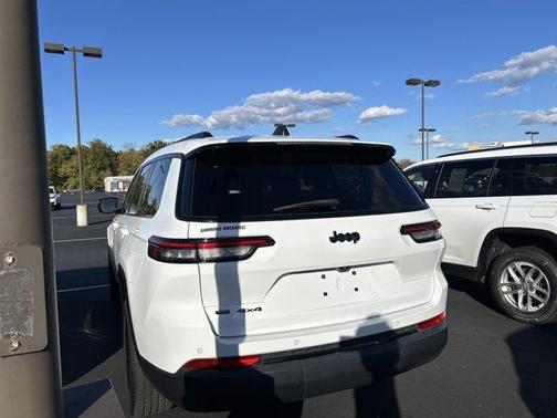 2022 Jeep Grand Cherokee L Laredo