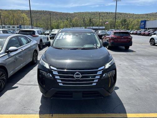 Super Black 2025 Nissan Rogue SV