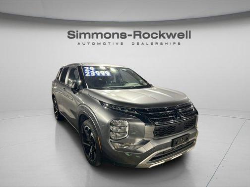 2024 Mitsubishi Outlander SE