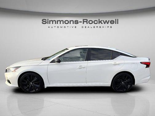 2022 Nissan Altima 2.5 SR