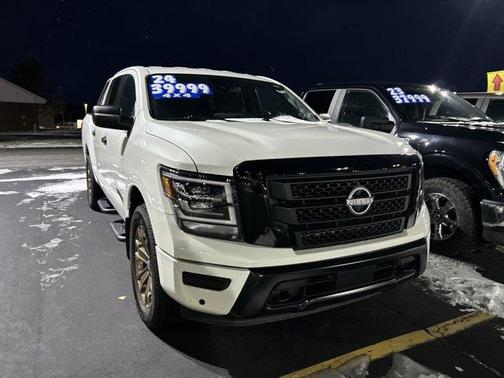 2024 Nissan Titan SV