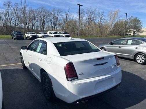 2021 Chrysler 300 Touring