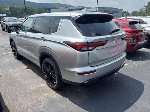 2022 Mitsubishi Outlander SE