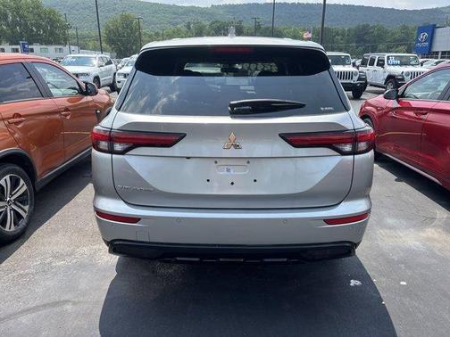 2022 Mitsubishi Outlander SE