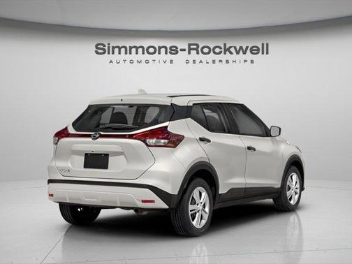 2022 Nissan Kicks SR
