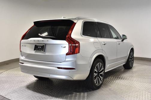 2022 Volvo XC90 T6 Momentum