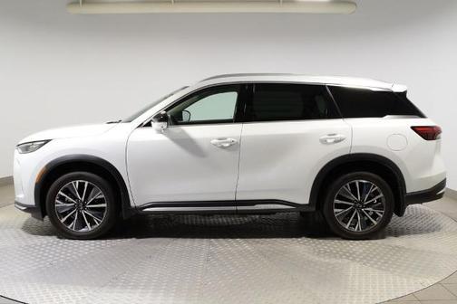 Radiant White 2026 INFINITI QX60 LUXE