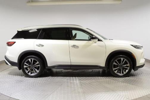 Majestic White 2023 INFINITI QX60 LUXE