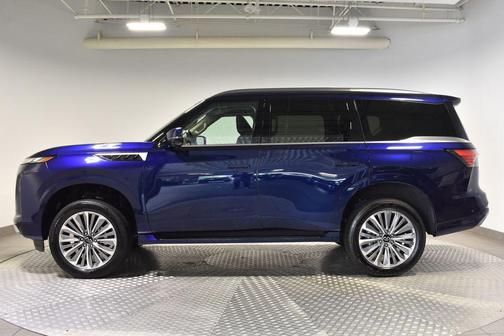 2025 INFINITI QX80 LUXE