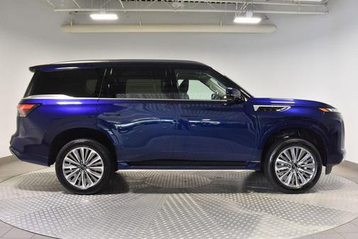 2025 INFINITI QX80 LUXE