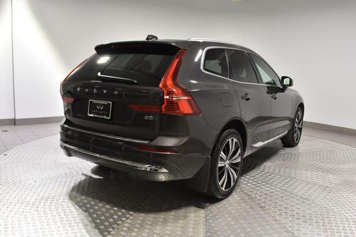 2022 Volvo XC60 B5 Inscription