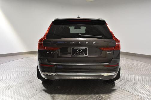 2022 Volvo XC60 B5 Inscription