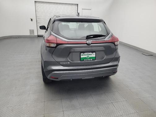 Gun Metallic 2024 Nissan Kicks S