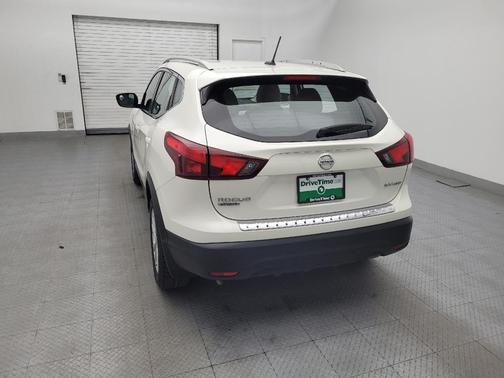 Pearl White 2018 Nissan Rogue Sport SV